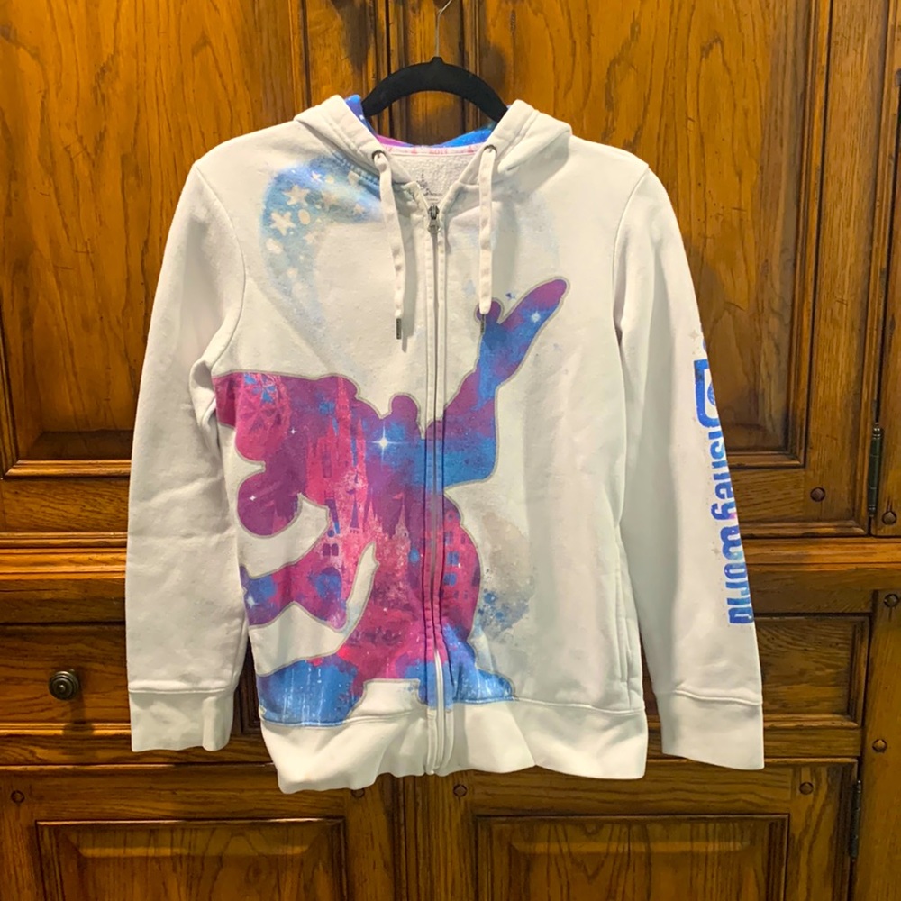 Walt Disney World 2017 hooded zip up sweatshirt.  Size M EUC slight pilling.